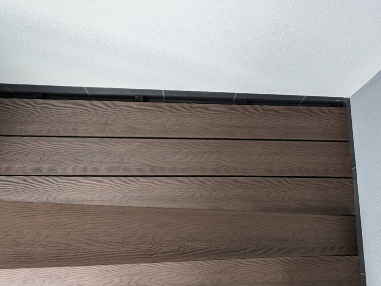 brązowa deska kompozytowa struktura z bliska