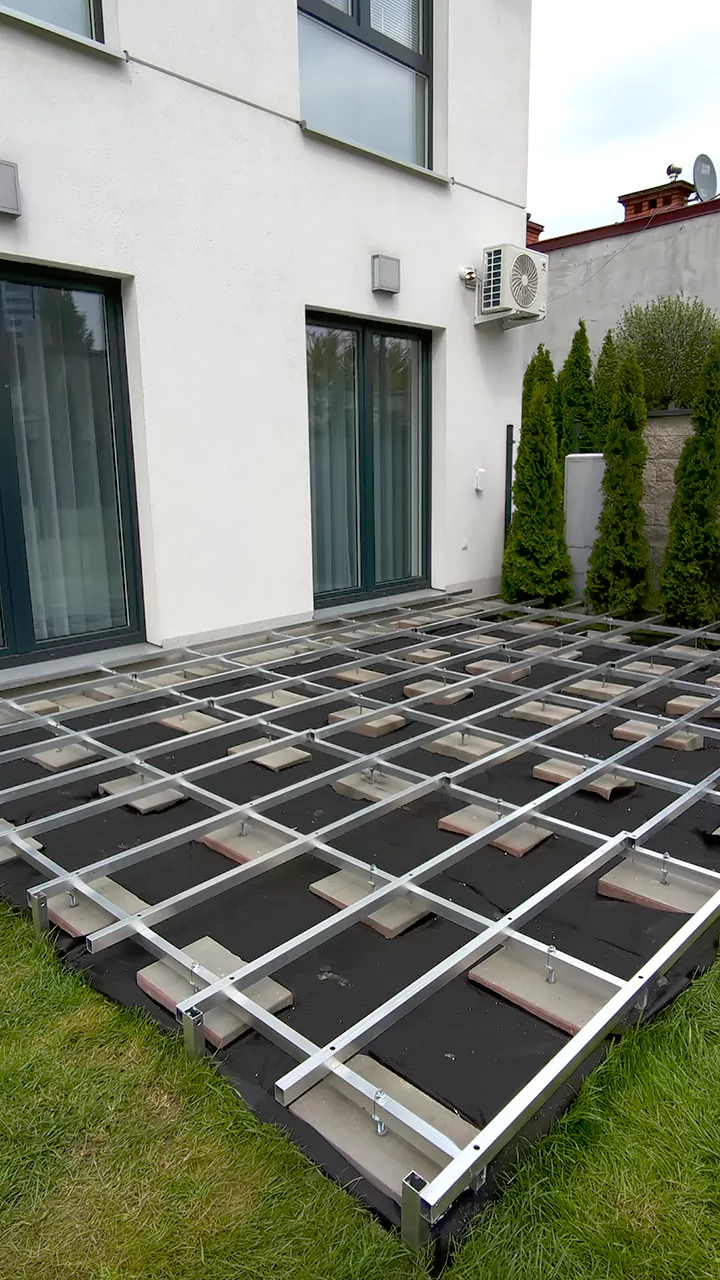 Podkonstrukcja tarasu kompozytowego na bloczkach z profili aluminiowych 40x30 mm
